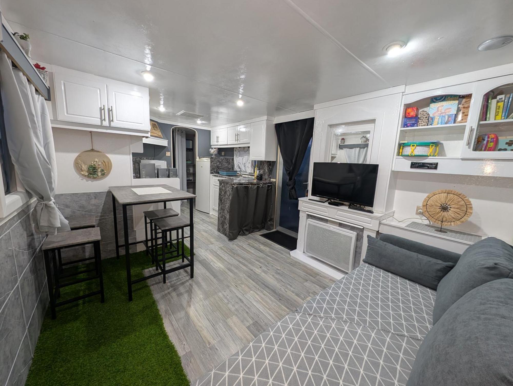 Mobil-home Entre Terre Et Campingplatz
